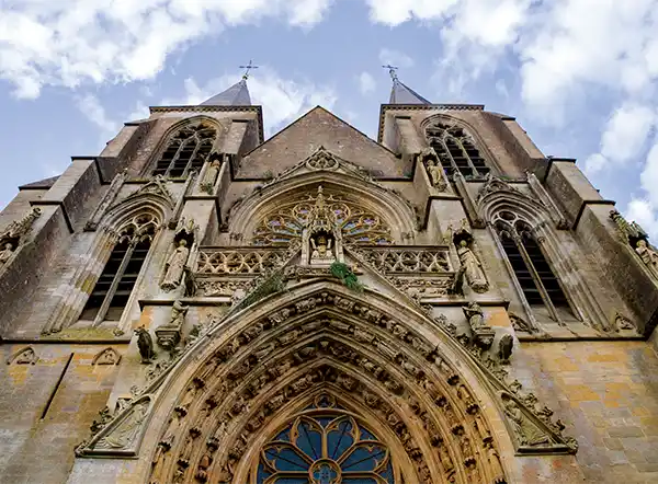 Basilique Notre-Dame d'Avioth, joyau gothique surnommé la cathédrale des champs